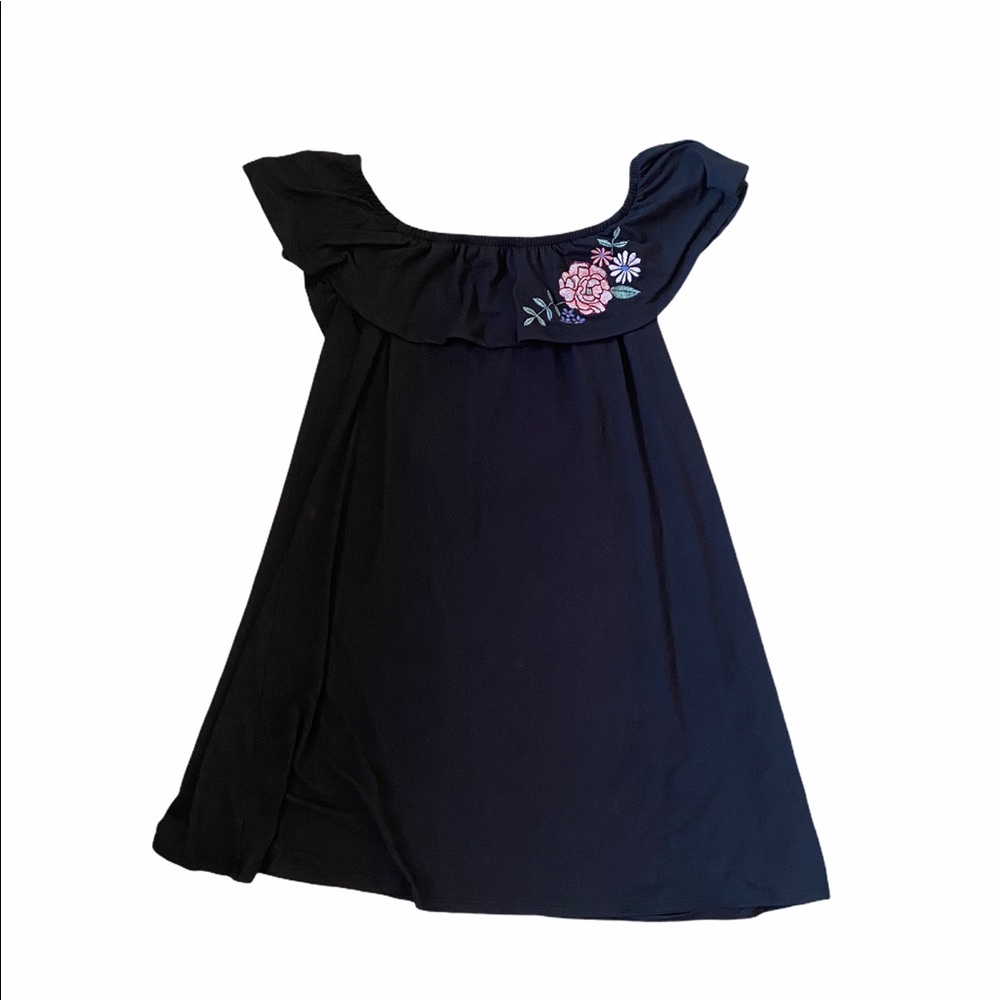 BtweenUs Black Dress w Floral Embroidered Detail